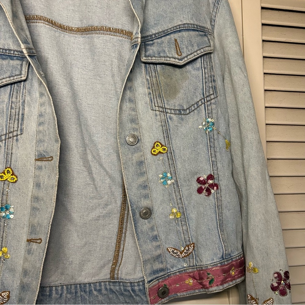 Vintage Light Wash Embroidered Denim Jacket - Women jeanology - Picture 3 of 5